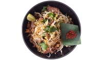  Noodles të Stilit Tajlandez me Mish Noodles të Sti 